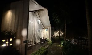 Maribaya Glamping Tent menawarkan suasana alami yang syahdu dengan fasilitas mewah