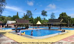 Pemandian Air Panas Ciwalini dengan pemandangan asri dan fasilitas lengkap.